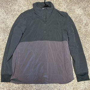 Light Weight North Face Pullover!